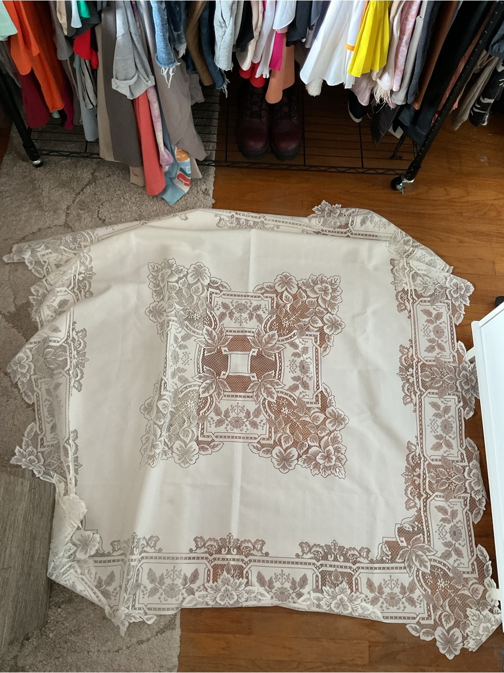 Classic Cream and Brown Floral Lace Tablecloth - Home Dining